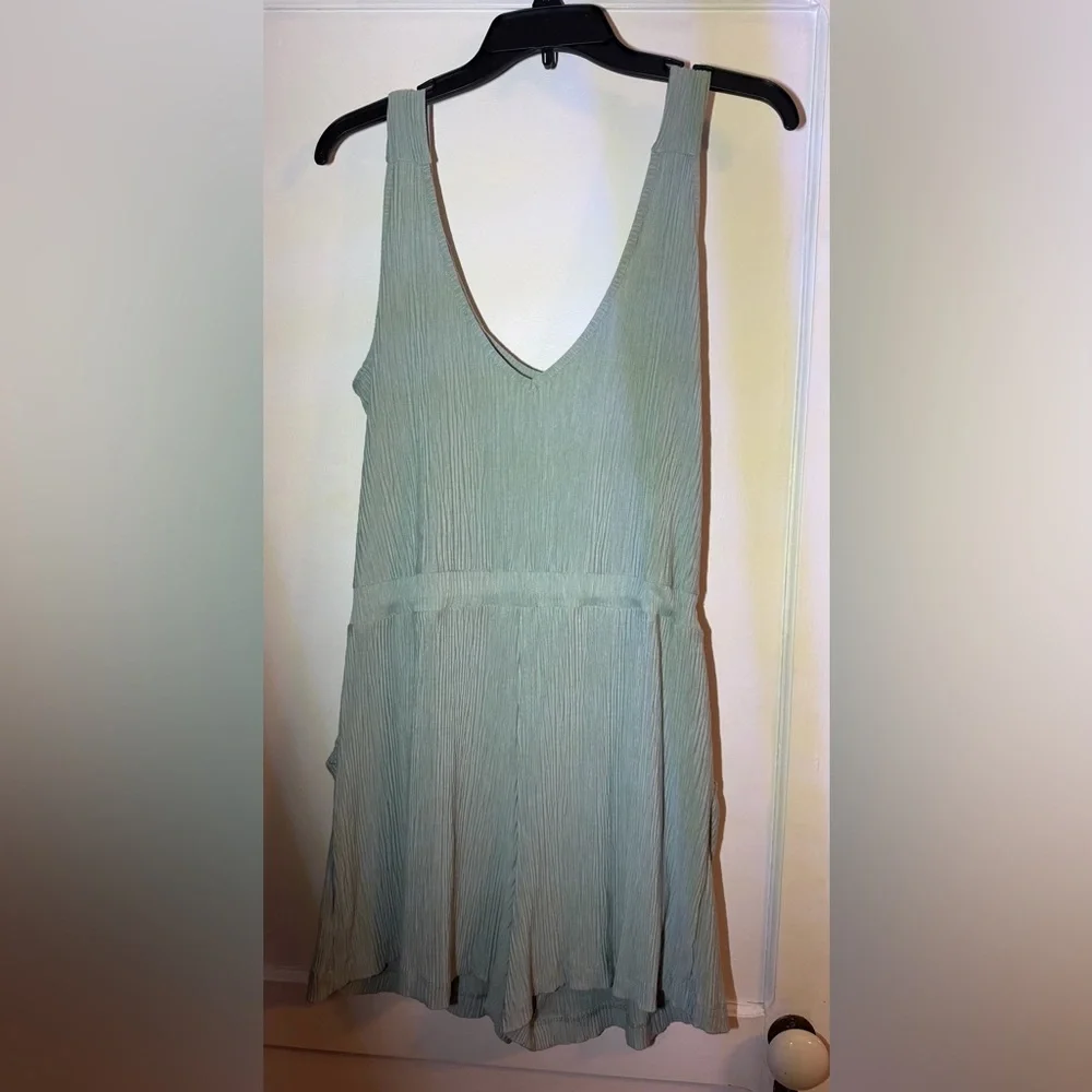Sweet boutique Ces Femme Seafoam green sleeveless romper. NWT - Picture 4 of 4